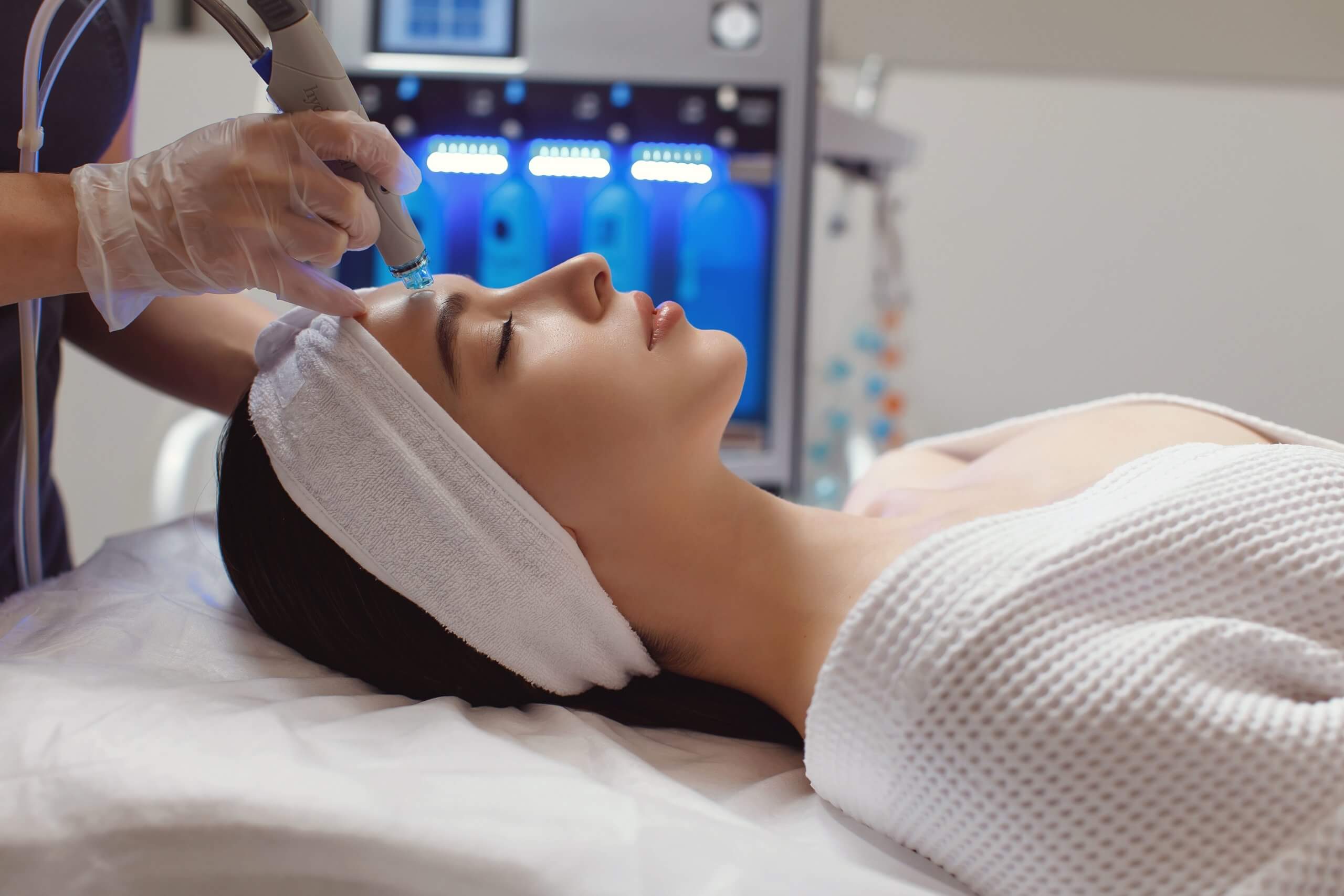 HydraFacial vs Traditional Facials Which One Should You Choose